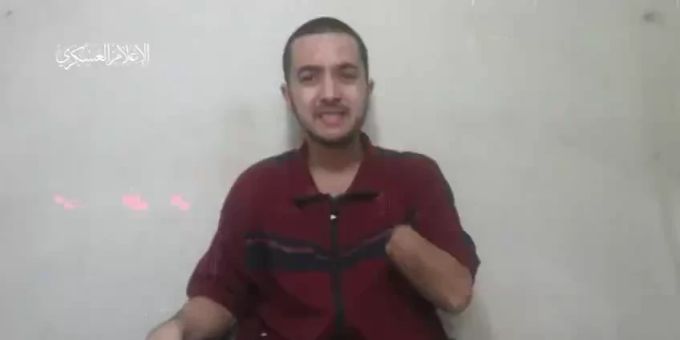 Die Hamas hat ein Video einer Geisel veröffentlicht. Hamas