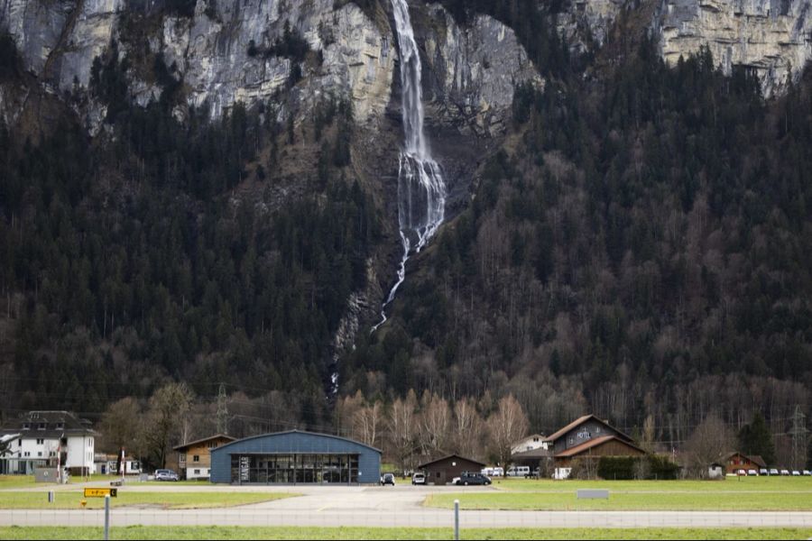 Vom Hotel Rössli aus hat man einen guten Blick auf den Flugplatz in Meiringen BE.