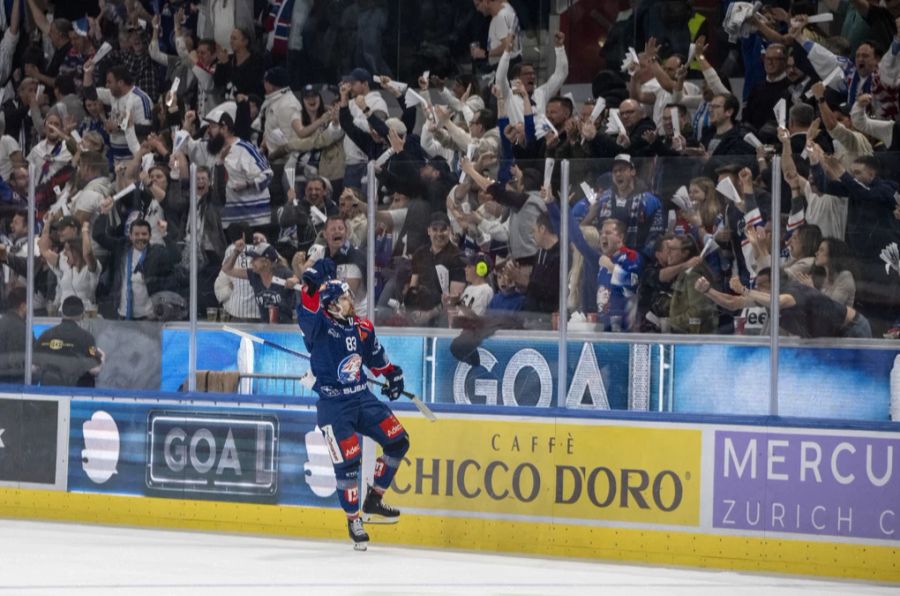 Juho Lammikko erzielt im dritten Drittel das 2:0.