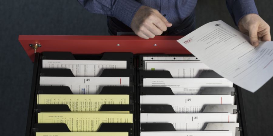 Eine vom Ständerat angenommene Motion verlangt, dass RAV die Möglichkeit haben sollen, meldepflichtige Unternehmen zu sanktionieren, wenn diese geeignete Kandidierende nicht akzeptier...