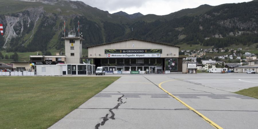 Der Flughafen Samedan soll erneuert werden. Aktuell ist das Bauprojekt aber blockiert. (Archivbild)