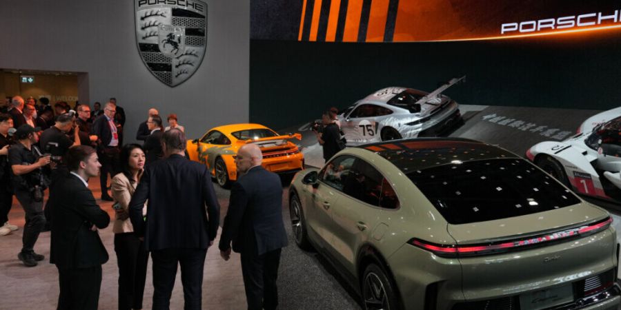 In China verzeichnete Porsche einen Absatzrückgang um einen Drittel - im Bild die Präsentation des neuen Porsche Cayenne an der Auto China 2026. (Archivbild)