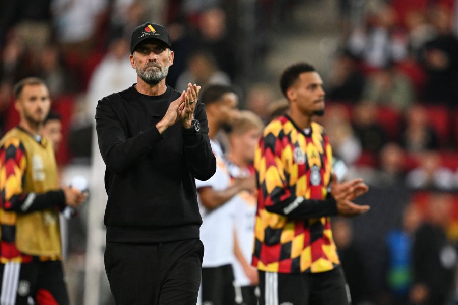 Applaus trotz Pleite: Klopp bedankt sich nach dem 0:1 gegen Griechenland bei den Fans in Augsburg.