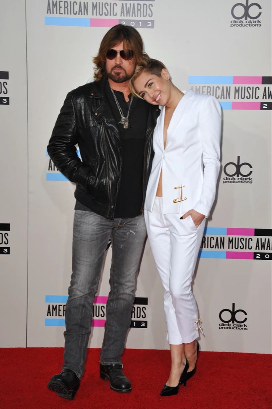 Miley und Billy Ray Cyrus präsentierten sich öffentlich lange als gutes Vater-Tochter-Gespann, wie hier 2013 in New York. (Archivbild)