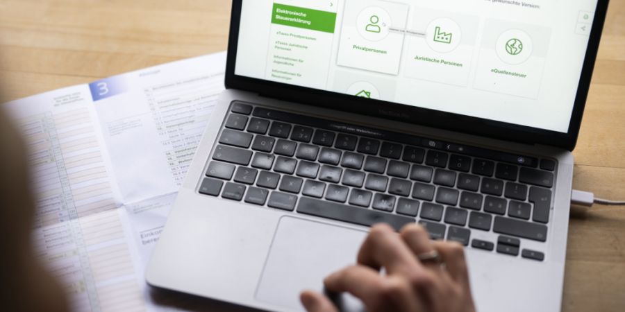 Rund 140'000 St. Gallerinnen und St. Galler reichen die Steuererklärung elektronisch ein. Neu brauchen sie dafür ein E-Login. A(Archivbild)