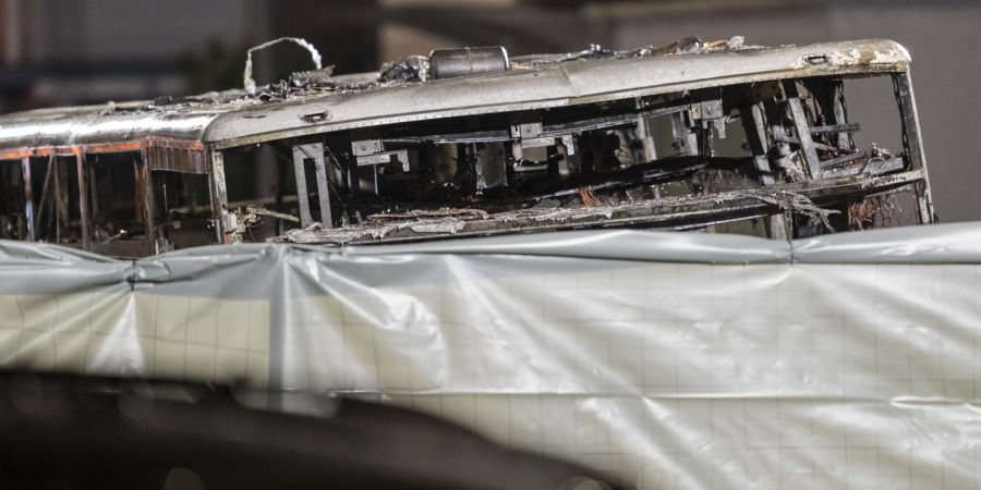 Es stellt sich heraus: Der Täter ist tatsächlich ihr Vater – das Todesdatum deckt sich mit dem Tag der Kerzers-Tragödie.