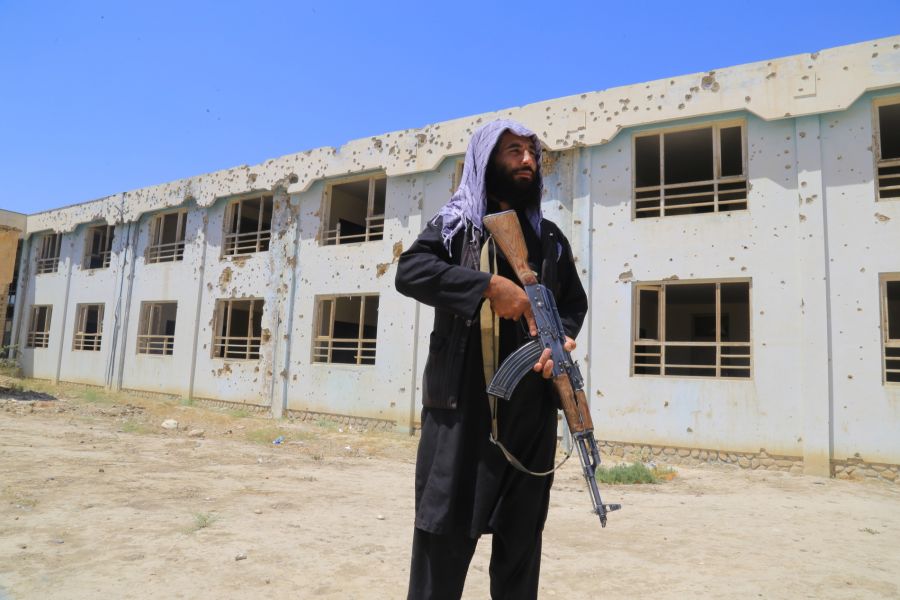 Die dort herrschenden Taliban verlangen rund 700 Dollar pro Überflug.