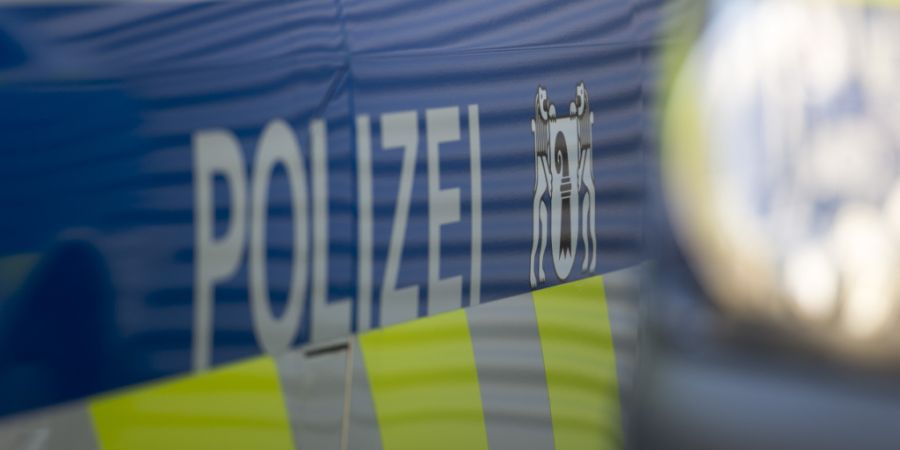 Ein Beschwerdeführer wirft der Polizei vor, ihn bei einer Kontrolle in Basel unverhältnismässig behandelt und leicht verletzt zu haben. Die Staatsanwaltschaft muss sich nach einem Ge...