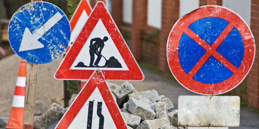 Baustelle Parkverbot Schild