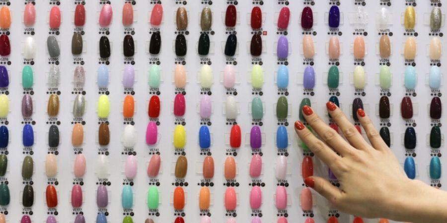 Das Kantonslabor Basel-Stadt hat gravierende Mängel bei der Untersuchung von 28 Gel-Nagellacken festgestellt. (Symbolbild)