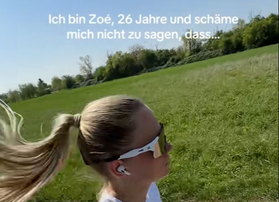 Auf Social Media trendet schamlose Ehrlichkeit: Hier Fitness-Influencerin Zoe, die ihren Followern intime Einblicke bietet