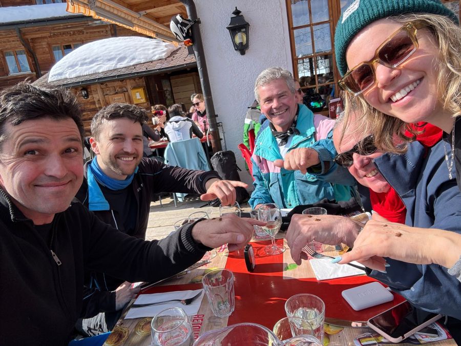 Auf der Terrasse des Berghotels Hornberg wurde sogar geschnupft.