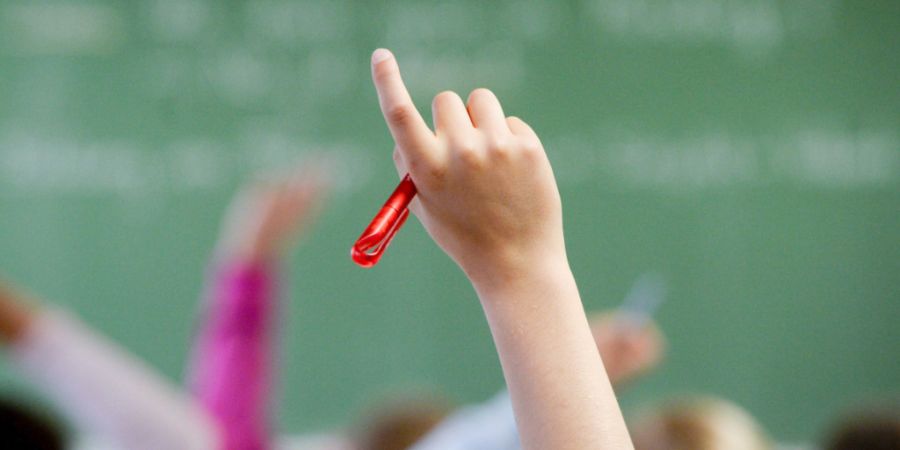 Das Berner Stimmvolk wird über eine Bildungsinitiative entscheiden. Der Grosse Rat empfiehlt die Ablehnung. (Symbolbild)