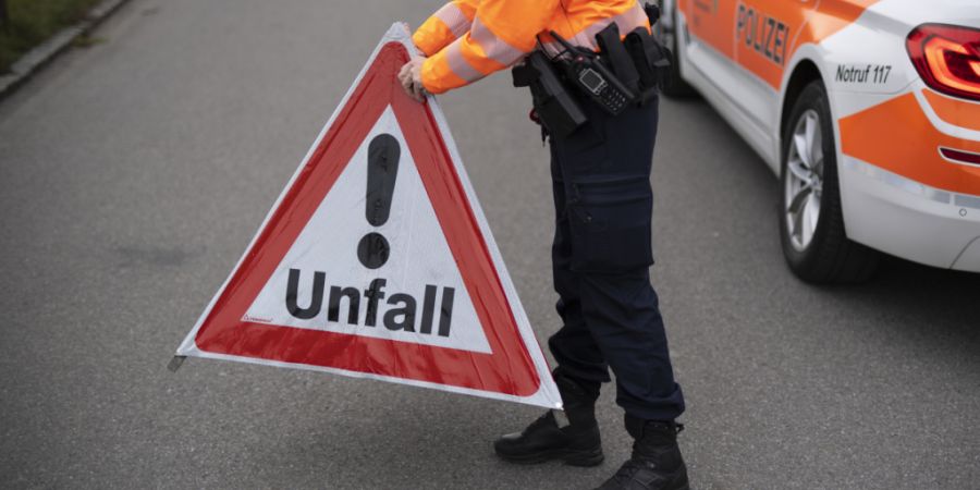 Der Motorradfahrer verletzte sich beim Sturz schwer. (Symbolbild)