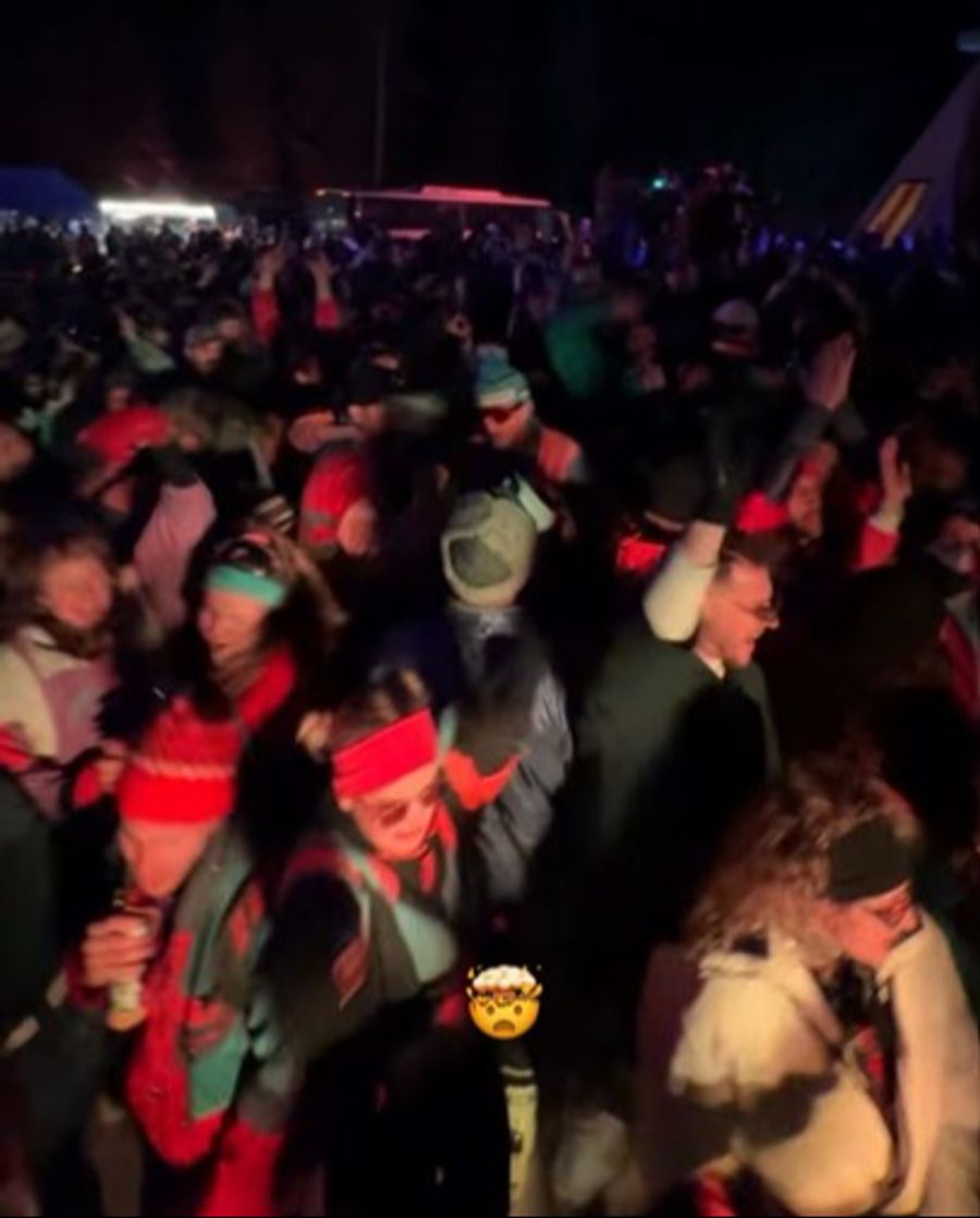 Gefeiert wird bis in die Nacht.