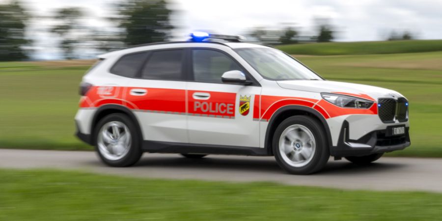 Die Kantonspolizei Bern eilte am Montagnachmittag zu einem abgestürzten Flugzeug in Ochlenberg. (Symbolbild)