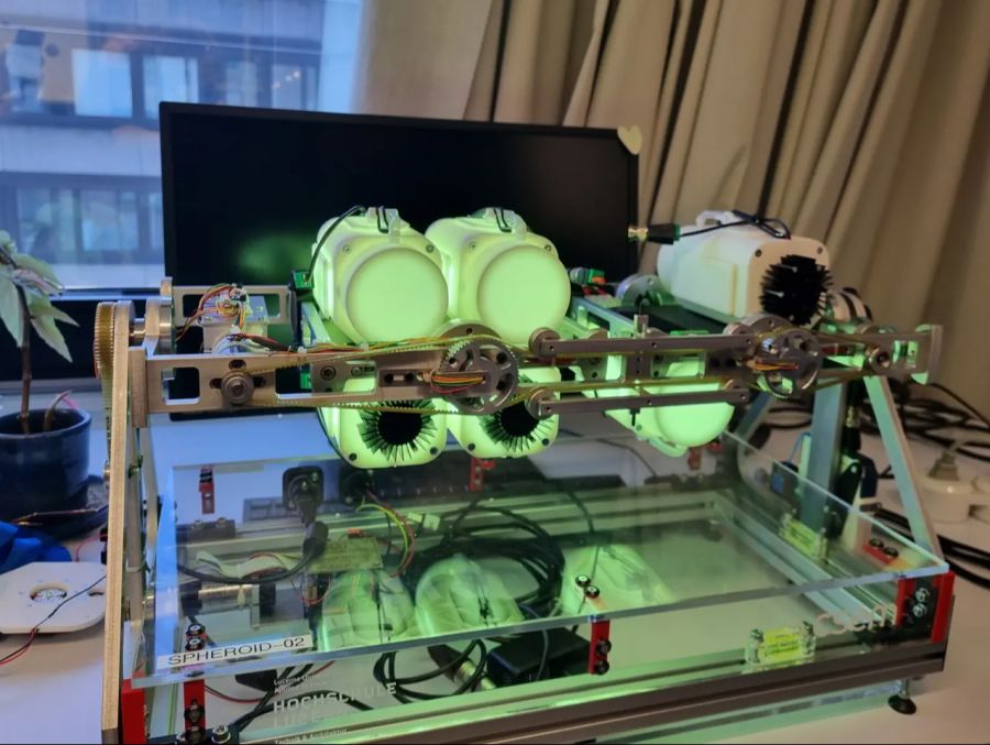 Die Anlage simuliert ausserirdische Extrembedingungen wie etwa die Schwerelosigkeit mit dieser sogenannten Random Positioning Machine.