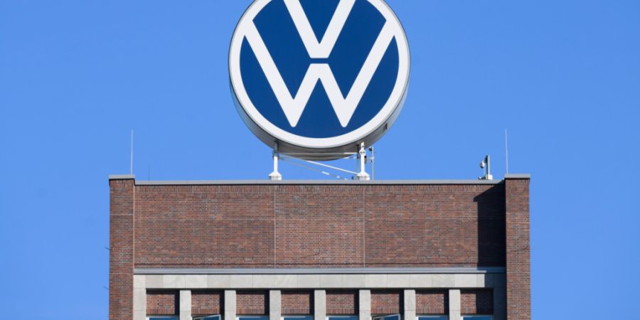 Der Volkswagen-Konzerns ist mit einem erneuten Gewinneinbruch ins laufende Jahr gestartet. Im ersten Quartal sackte das Konzernergebnis um 28,4 Prozent auf 1,56 Milliarden Euro ab. (Arc...