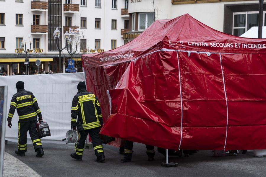 Durch die fehlende Hautbarrieren der Verbrennungsopfer können Bakterien eindringen und Infektionen auslösen.