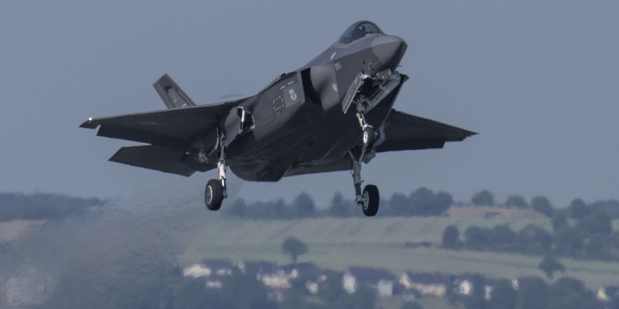 US-Kampfjet Russische Bomber