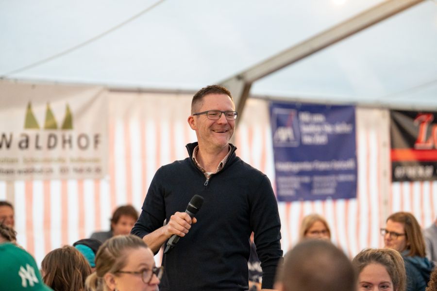 Eine Premiere feierte dieses Jahr das Pub Quiz. Hier Moderator und Poetry Slammer Andreas Iseli.