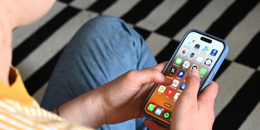 Auch Frankreich denkt über ein Verbot sozialer Medien für Heranwachsende nach. Präsident Emmanuel Macron will bald eine Regelung. Mit einem ähnlichen Vorstoss hatte es allerdings ni...