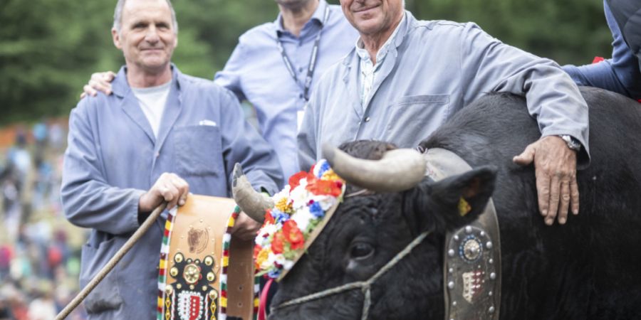 Die Siegerin und ihre Besitzer: «Canaille» und die Familie Dayer aus Hérémence VS.