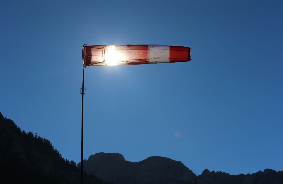 In einigen Alpentälern wird es dank Föhn recht warm. (Symbolbild)