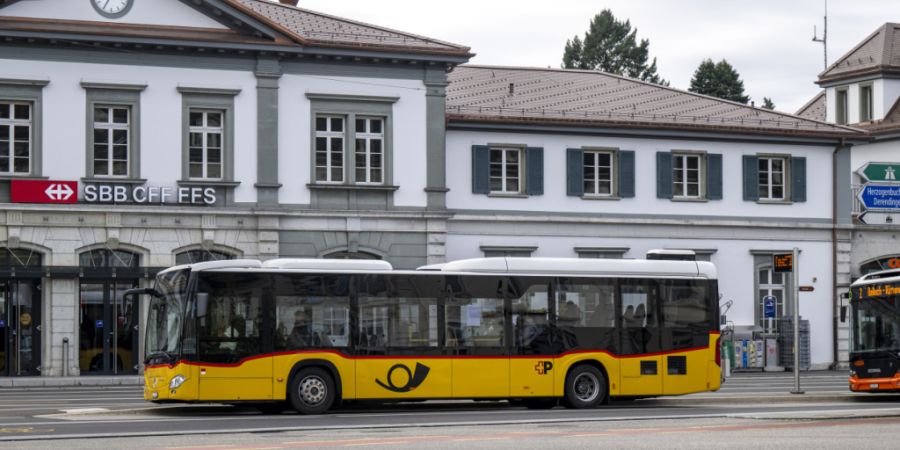 Beim Hauptbahnhof in Solothurn wurde ein Mann von einer Frau überfallen und beraubt. (Archivbild)