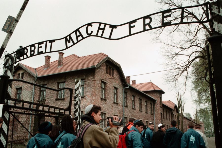 Der Schriftzug «Arbeit macht frei» geht auf das Tor zum früheren Konzentrationslager Auschwitz zurück.