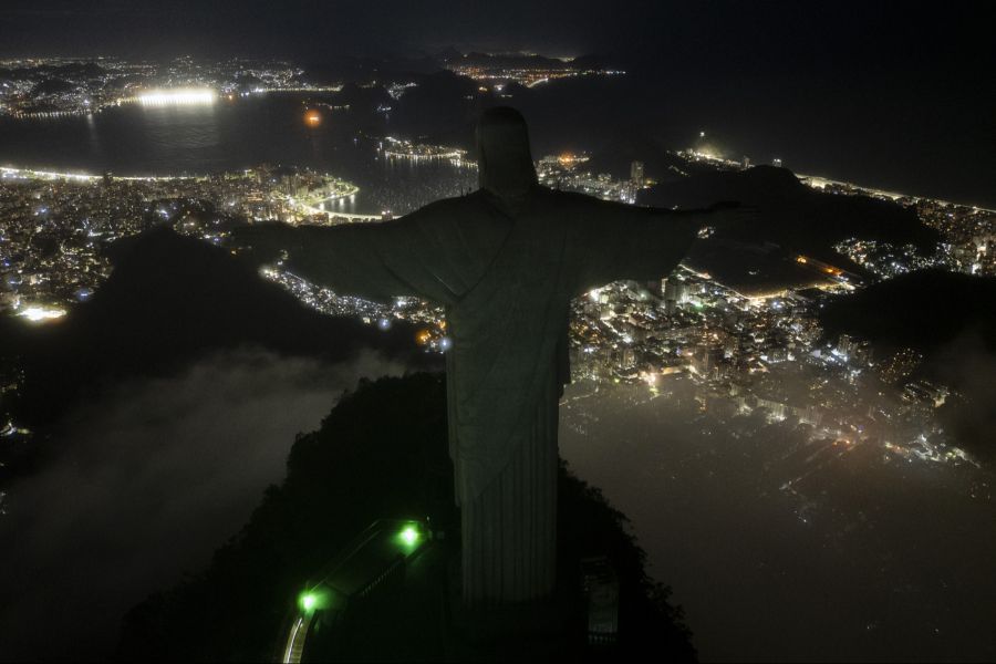 Im vergangenen Jahr blieb die Christus-Statue in Rio de Janeiro dunkel.