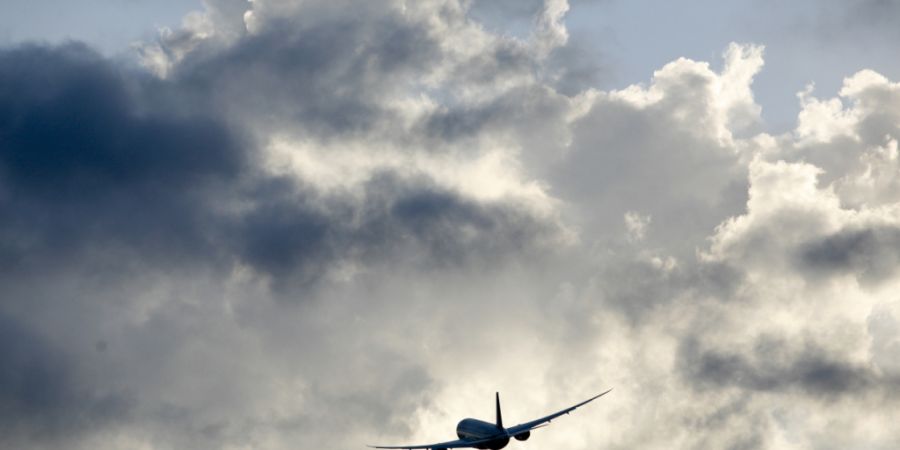 Das Bundesamt für Zivilluftfahrt prüft Überflugsgesuche der USA und anderer vom Irankrieg tangierter Staaten. (Symbolbild)