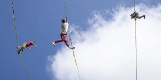 Auf der Slackline - In Laax GR messen sich die Weltbesten