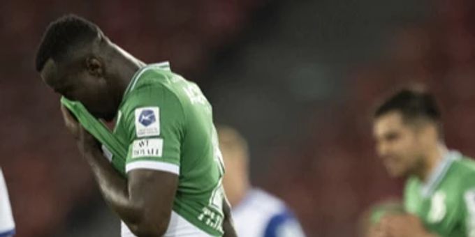 Mohamed Tijani fliegt in der Schlussphase gegen den FC Zürich vom Feld – schon wieder. Tijani