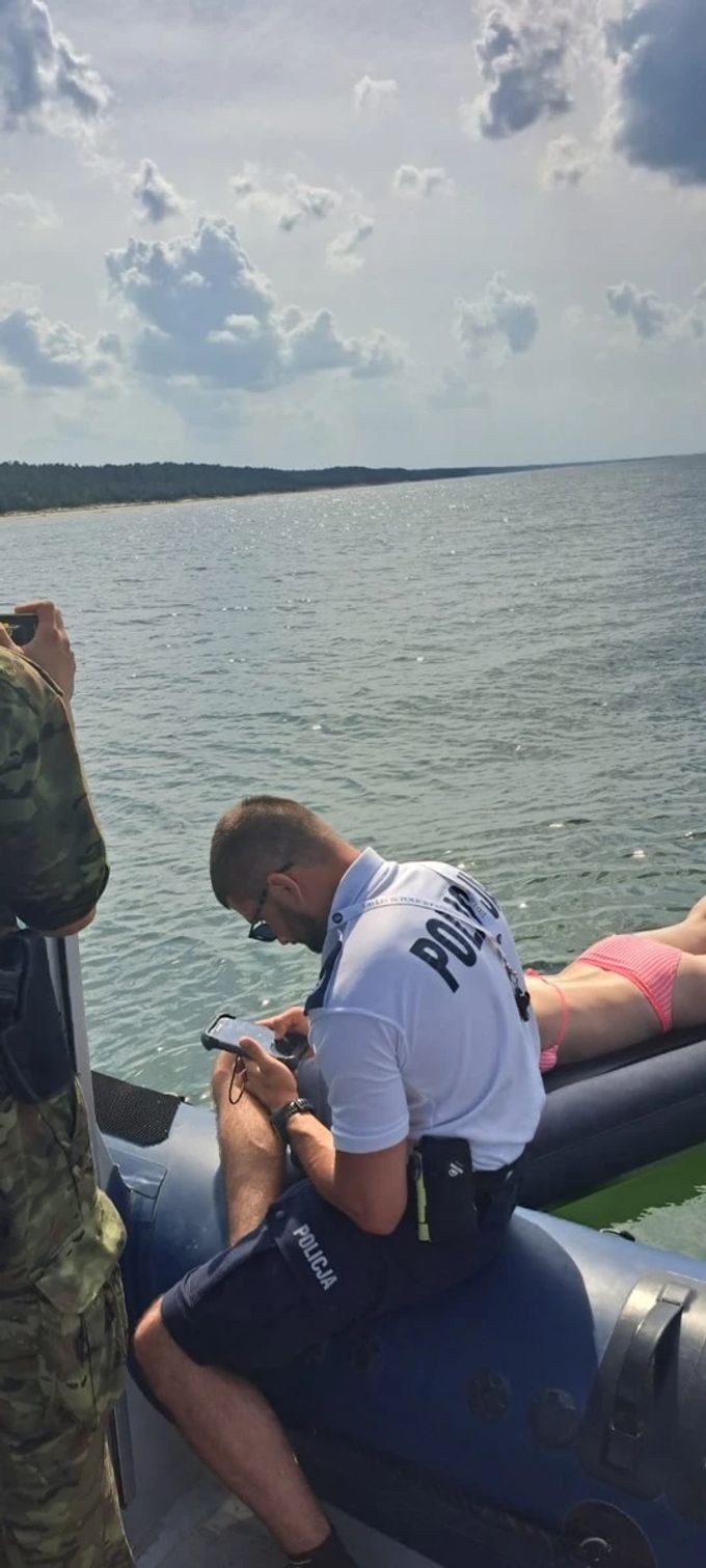 Die Frau (33) war auf ihrer Luftmatratze eingenickt, die Wasserschutz-Polizei griff sie auf der Ostsee auf. Polen