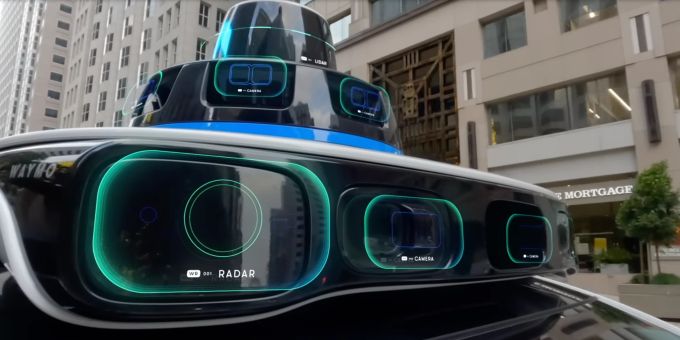 Auch Waymo verspricht eine serienmässige fortschrittliche Autopilot-Funktion und sichert kontinuierliche Updates für autonomes Fahren zu. Waymo