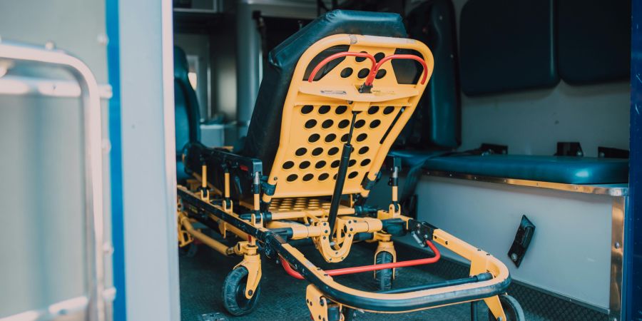 Die Rettungskräfte kümmerten sich um elf verletzte Personen, zwei davon befinden sich in kritischem Zustand. (Symbolbild)