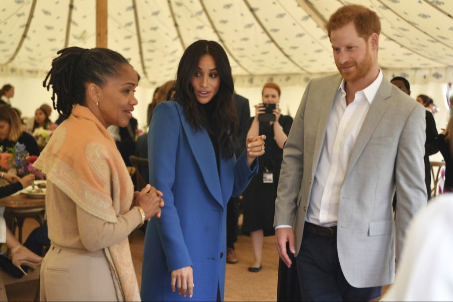 Harry und Meghan neben Meghans Mutter Doria Ragland. (Archivbild)