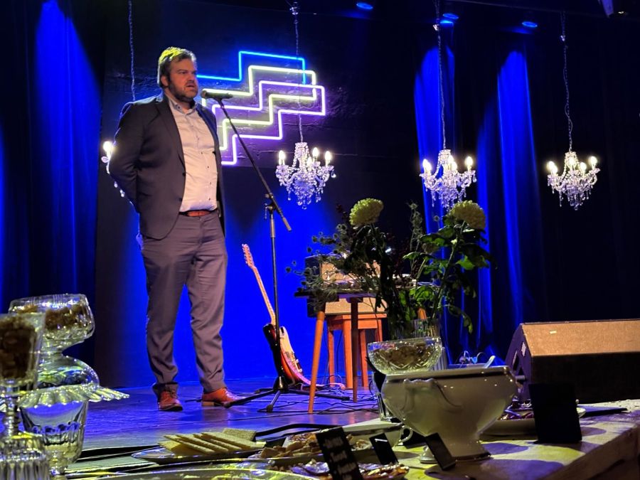 Tom Berger verabschiedet sich mit lustigen und besinnlichen Worten aus dem Präsidialamt.