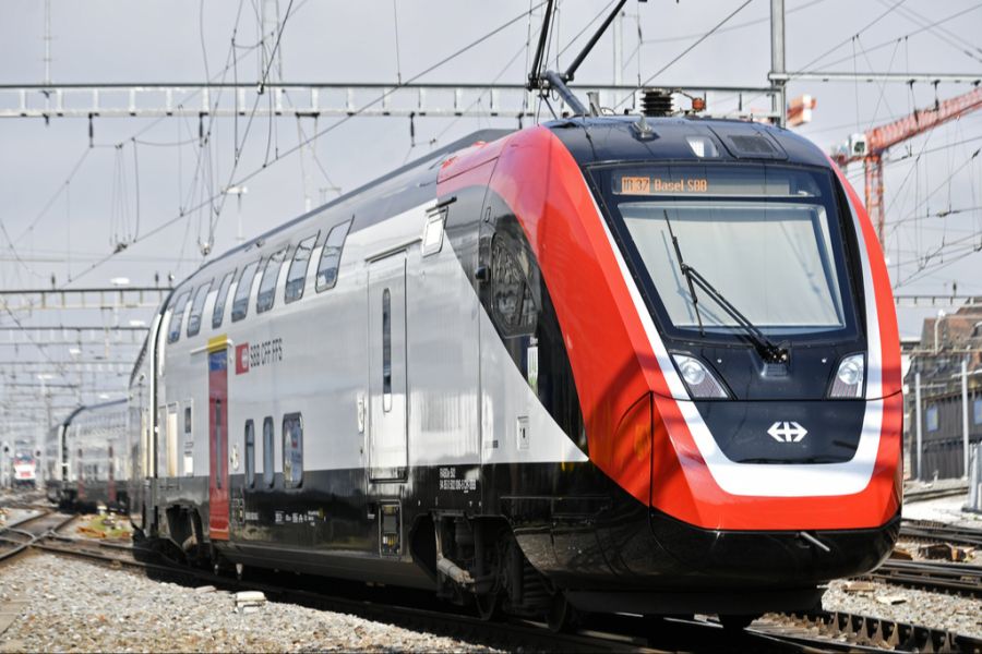Bis Anfang der 2030er Jahre möchte die SBB alle FV-Dosto-Züge umbauen. (Archivbild)