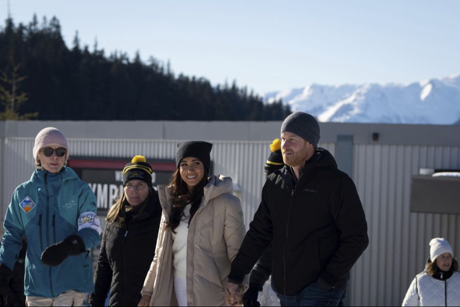 Prinz Harry und Meghan Markle führen trotz geringer Einkünfte ein Leben in Luxus.