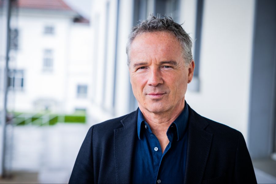 Ueli Schmezer