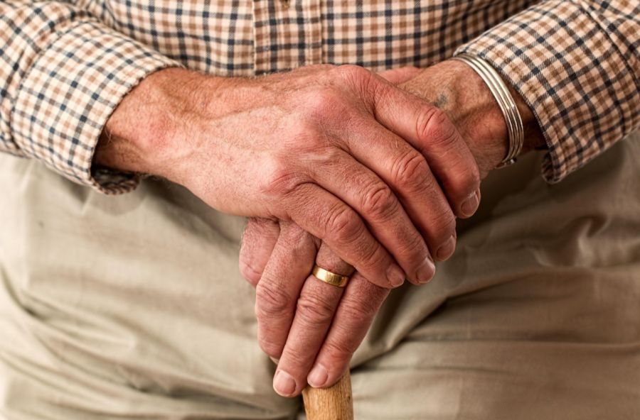 Viele Betroffene würden sich zunehmend aus der Gesellschaft zurückziehen – oft, weil sie sich selbst keinen gesellschaftlichen Wert mehr zuschreiben. (Symbolbild)