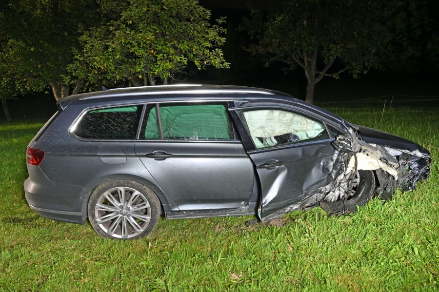 Alle drei Insassen wurden beim Unfall verletzt.