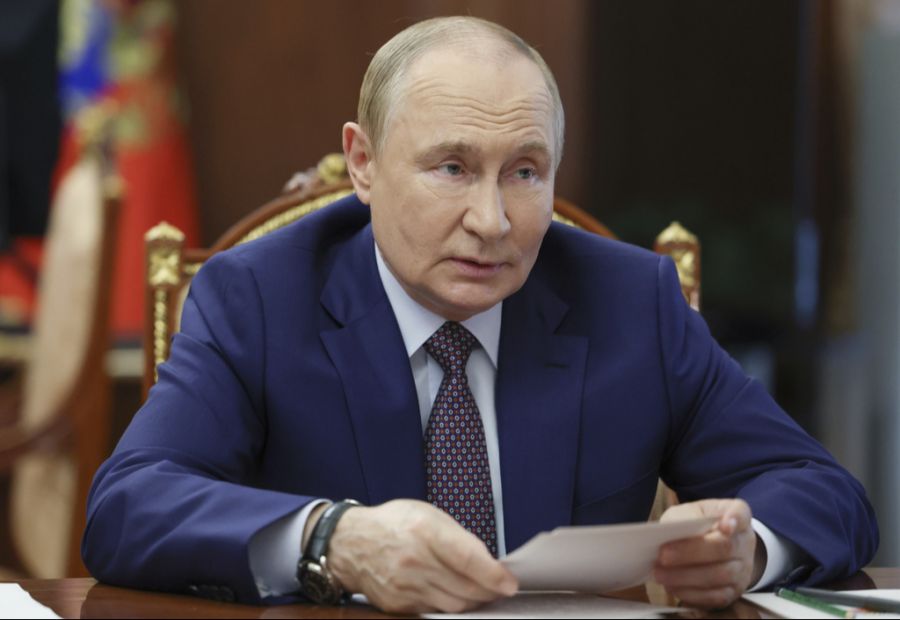 So zeige Putin damit kurz vor dem Treffen, dass er seine territorialen Ziele auch militärisch erreichen könne.