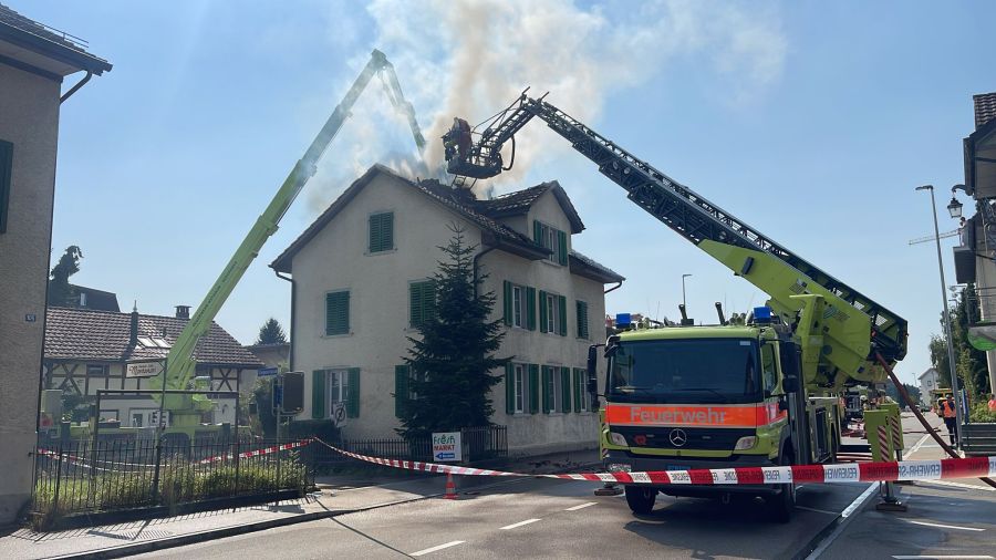 Betroffen ist dieses Wohnhaus mit Laden-