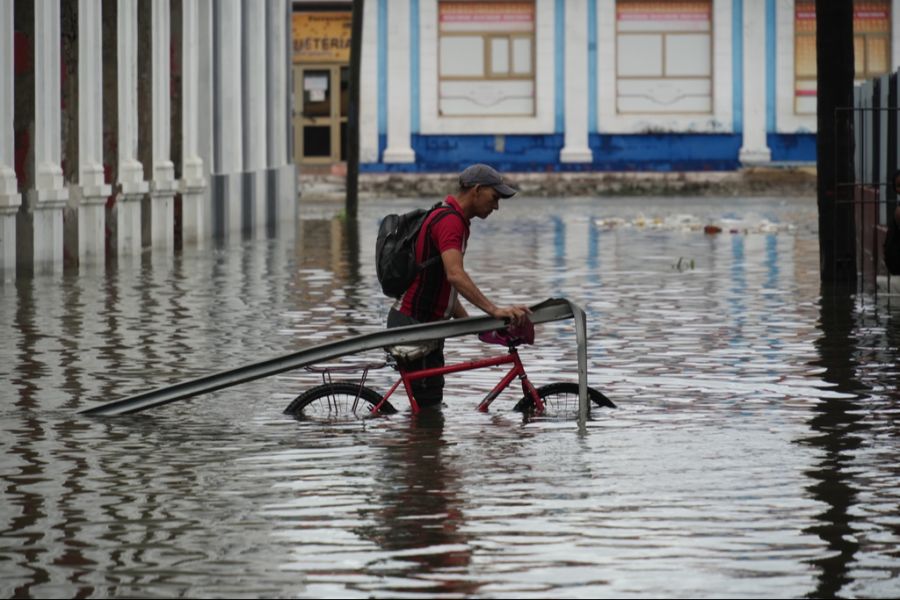 Strassen wurden überflutet.