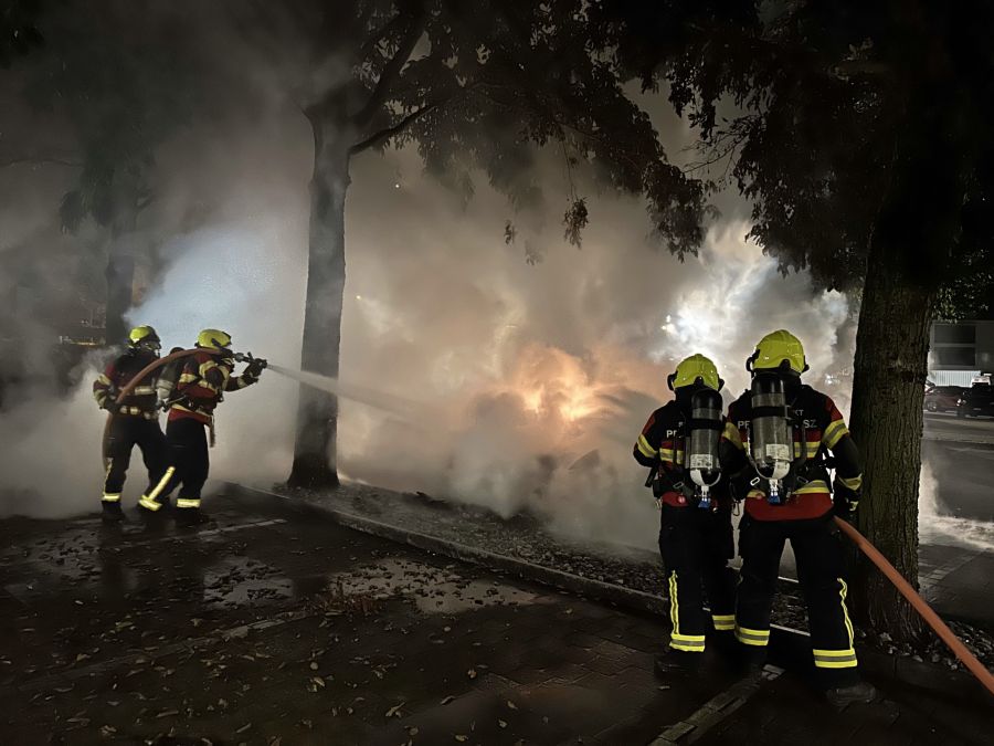 Die Feuerwehr konnte ein Übergreifen verhindern.