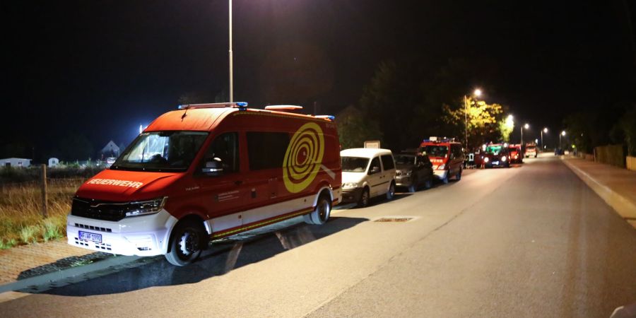 Einsatzkräfte suchen mit einem Grossaufgebot nach dem Jungen.