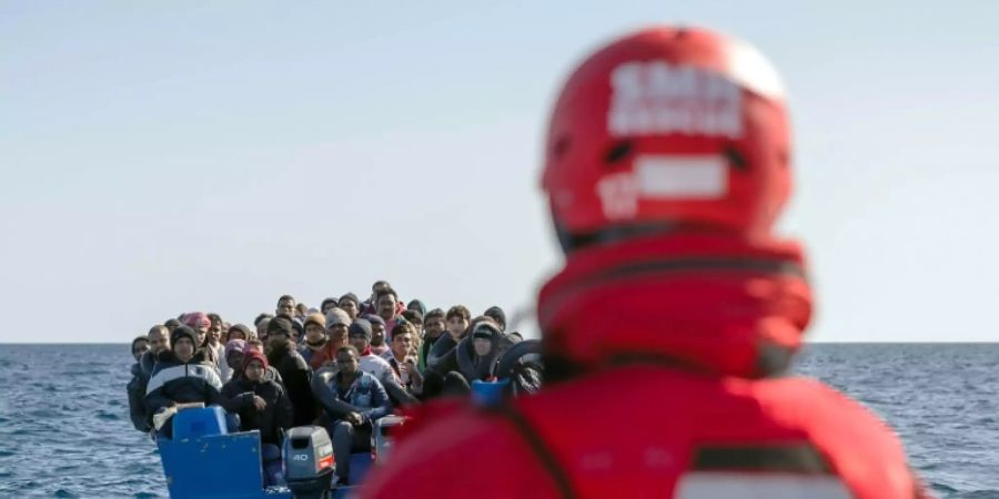 Flüchtlingsboot auf dem Mittelmeer